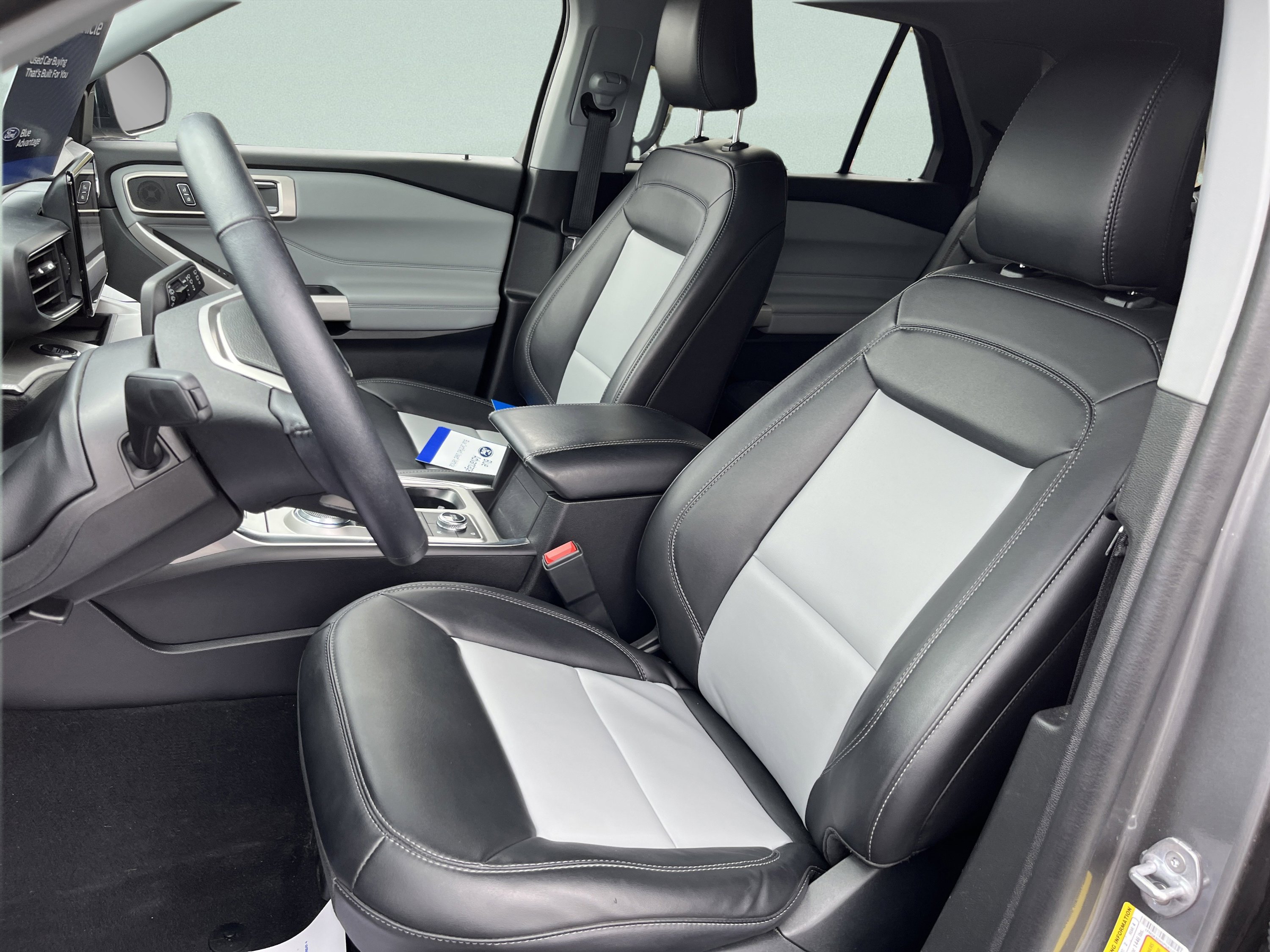 Used 2023 Ford Explorer XLT w/ Equipment Group 202A AWD/4WD image 13