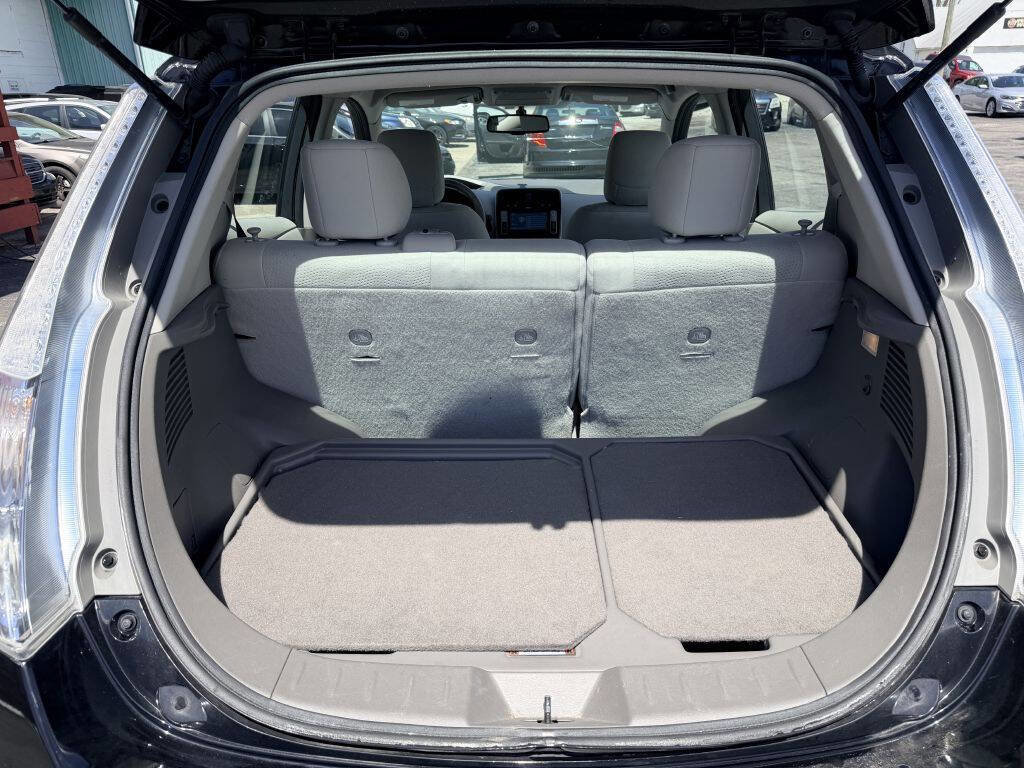 Used 2014 Nissan Leaf SV w/ Premium Package FWD image 5