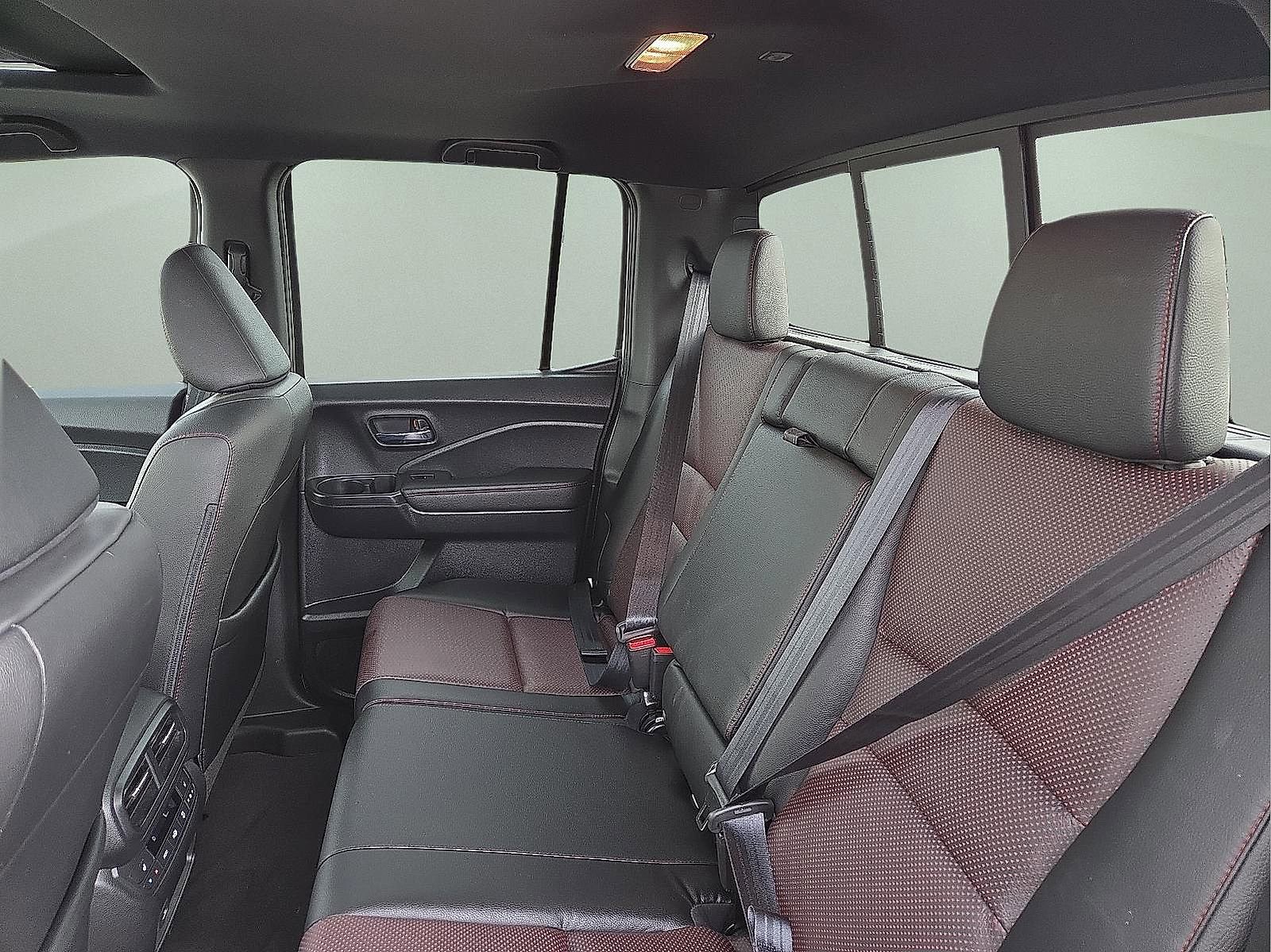 Used 2025 Honda Ridgeline Black Edition image 9