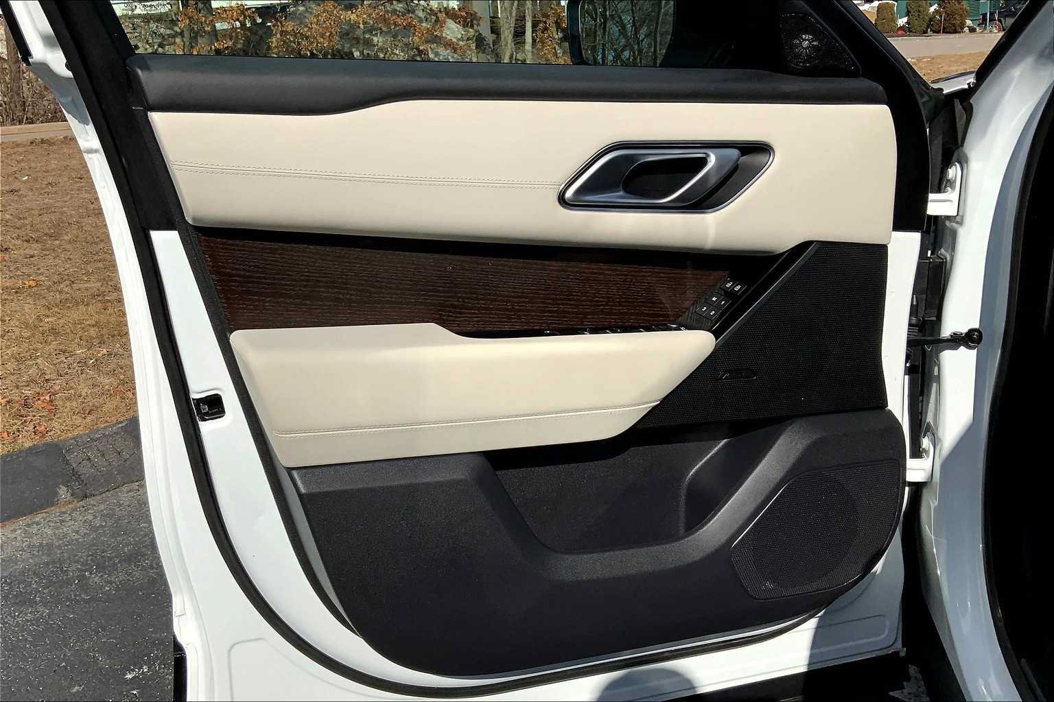 Certified 2022 Land Rover Range Rover Velar R-Dynamic S AWD/4WD image 21