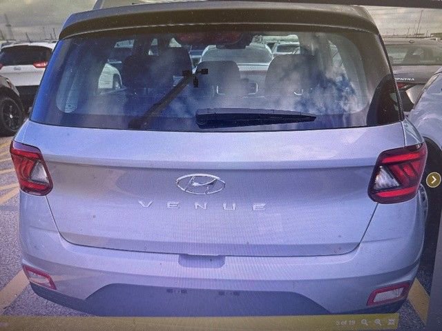 Used 2025 Hyundai Venue SEL FWD image 4