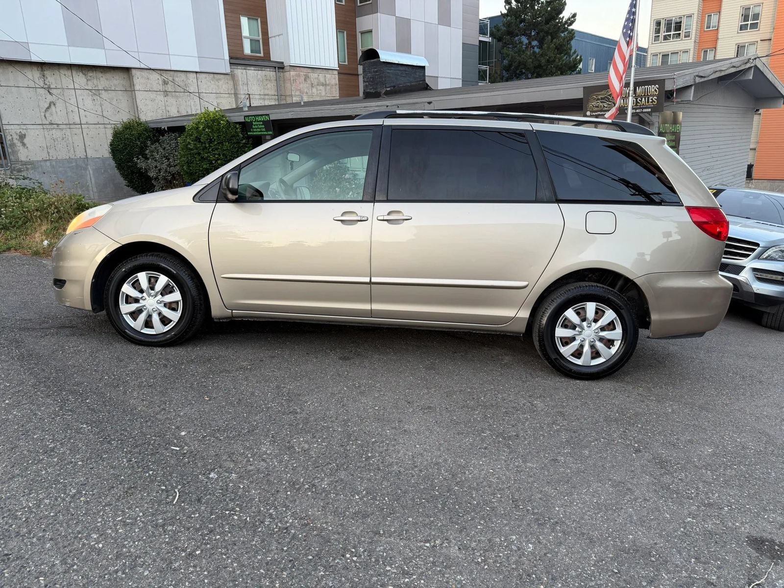 Used 2007 Toyota Sienna CE FWD image 9