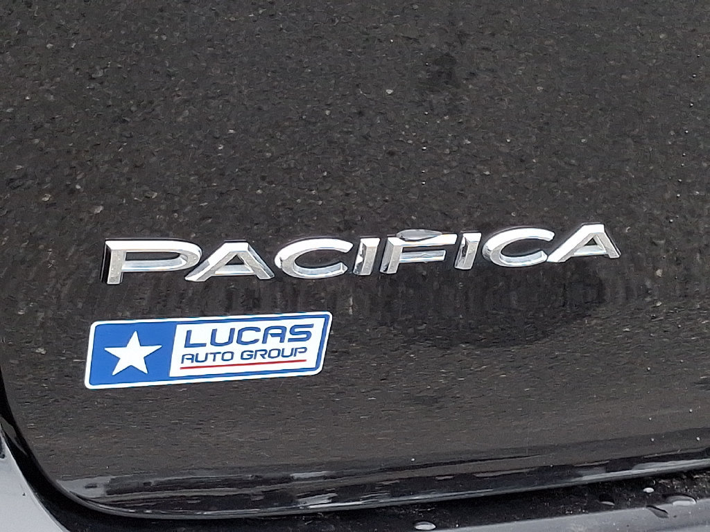 Used 2024 Chrysler Pacifica Touring-L FWD image 32