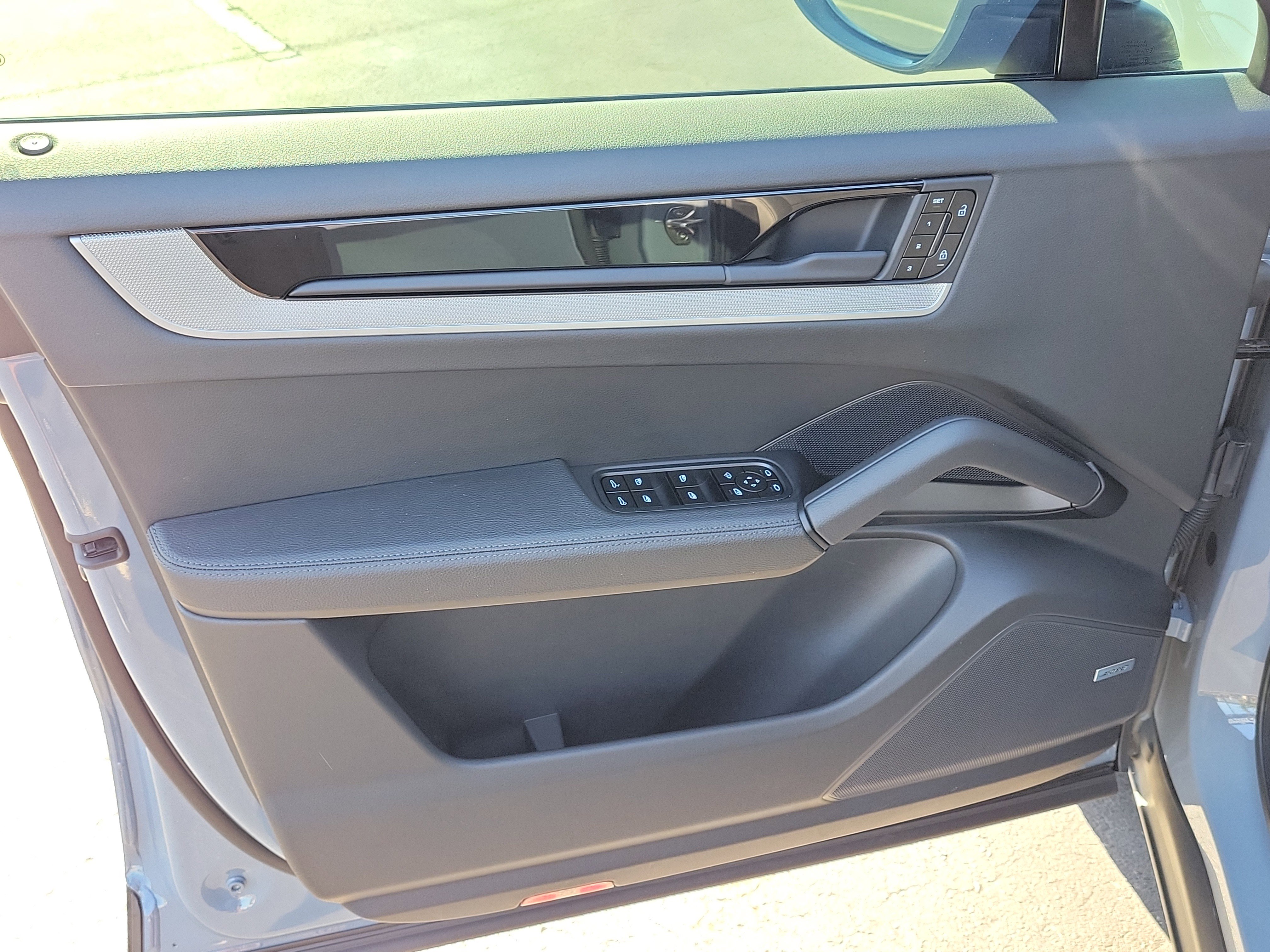 Used 2024 Porsche Cayenne Coupe image 17