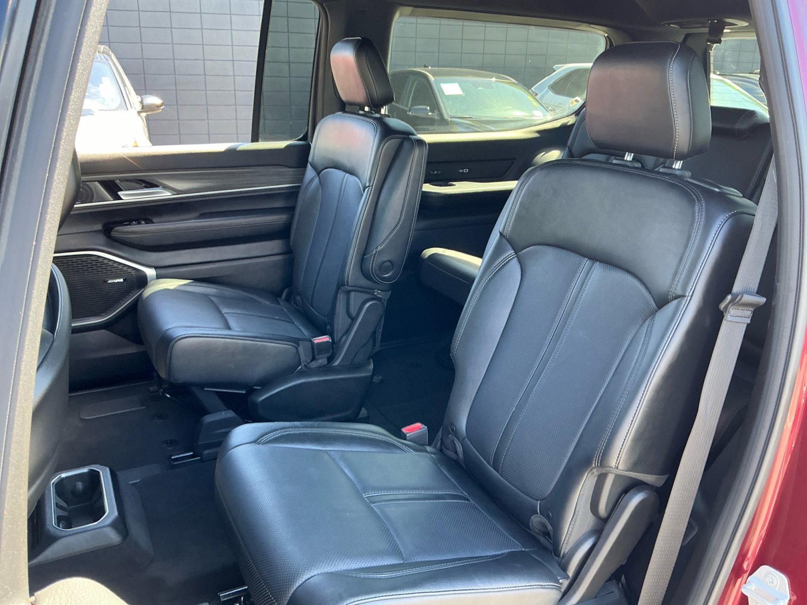 Used 2024 Jeep Wagoneer Series III AWD/4WD image 19