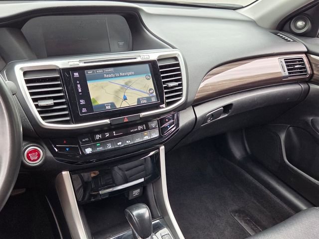 Used 2016 Honda Accord Touring image 25