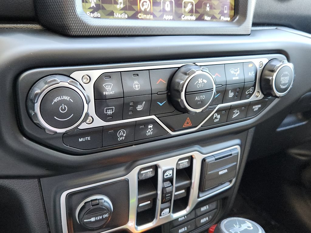 Used 2018 Jeep Wrangler Unlimited Sahara AWD/4WD image 9