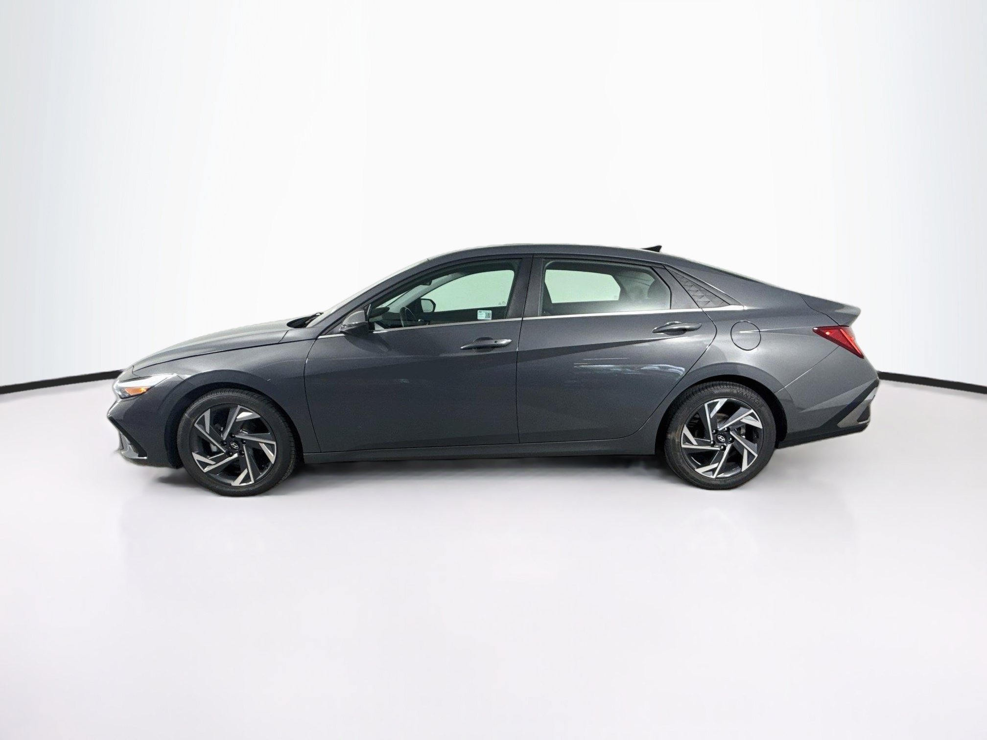 Used 2025 Hyundai Elantra SEL FWD image 7