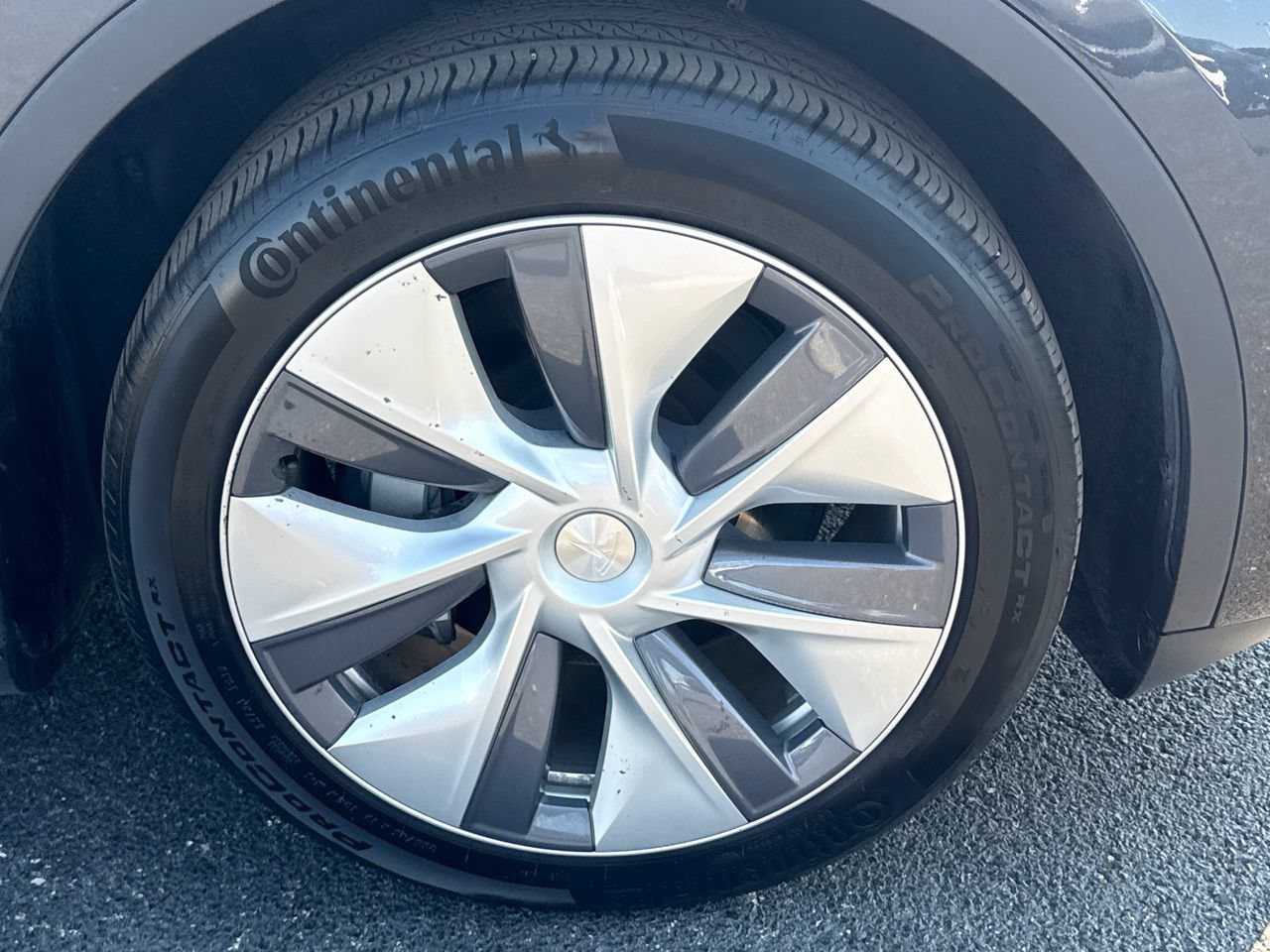 Used 2024 Tesla Model Y Long Range AWD/4WD image 9