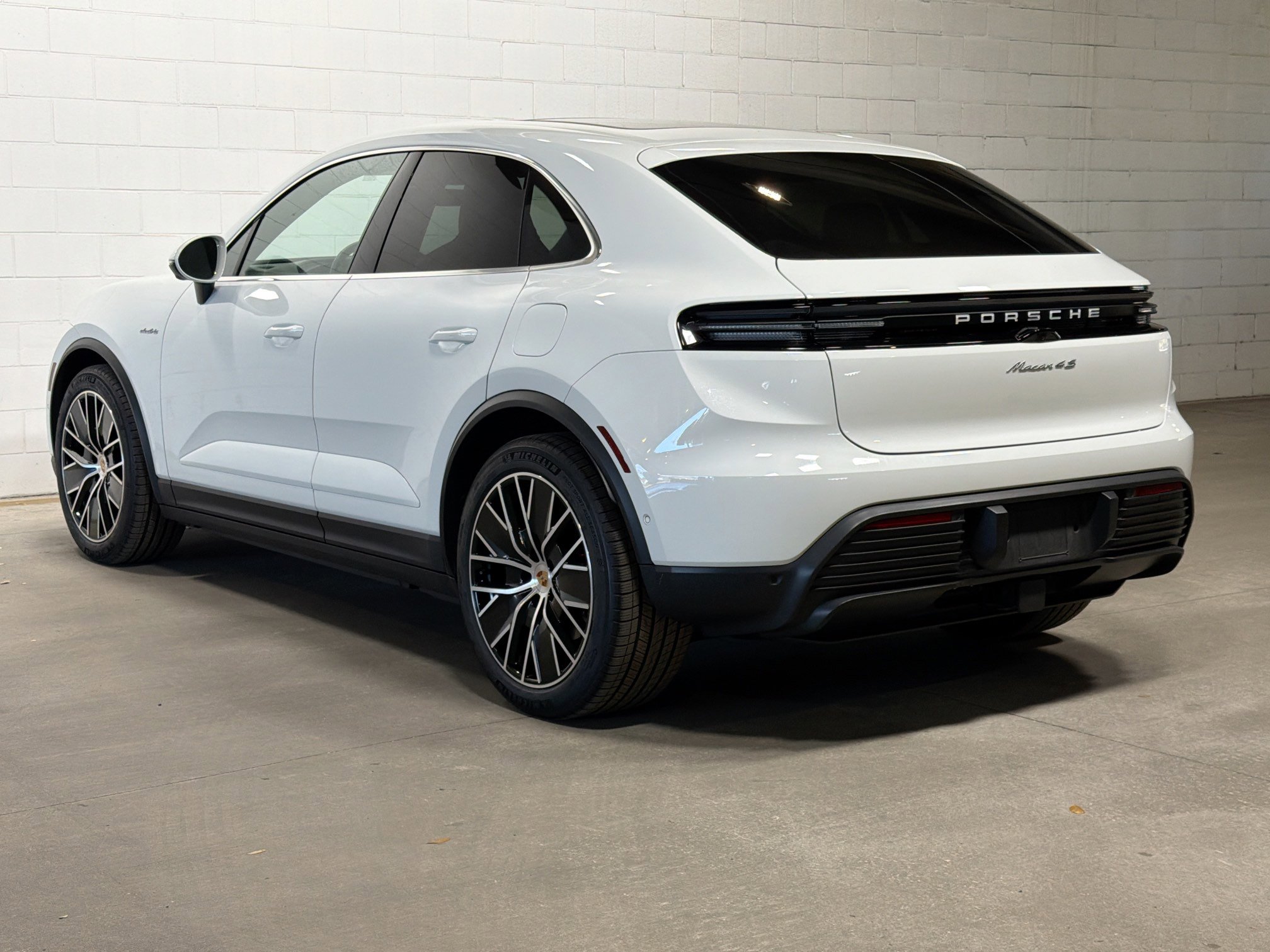 Certified 2025 Porsche Macan 4S Electric image 3