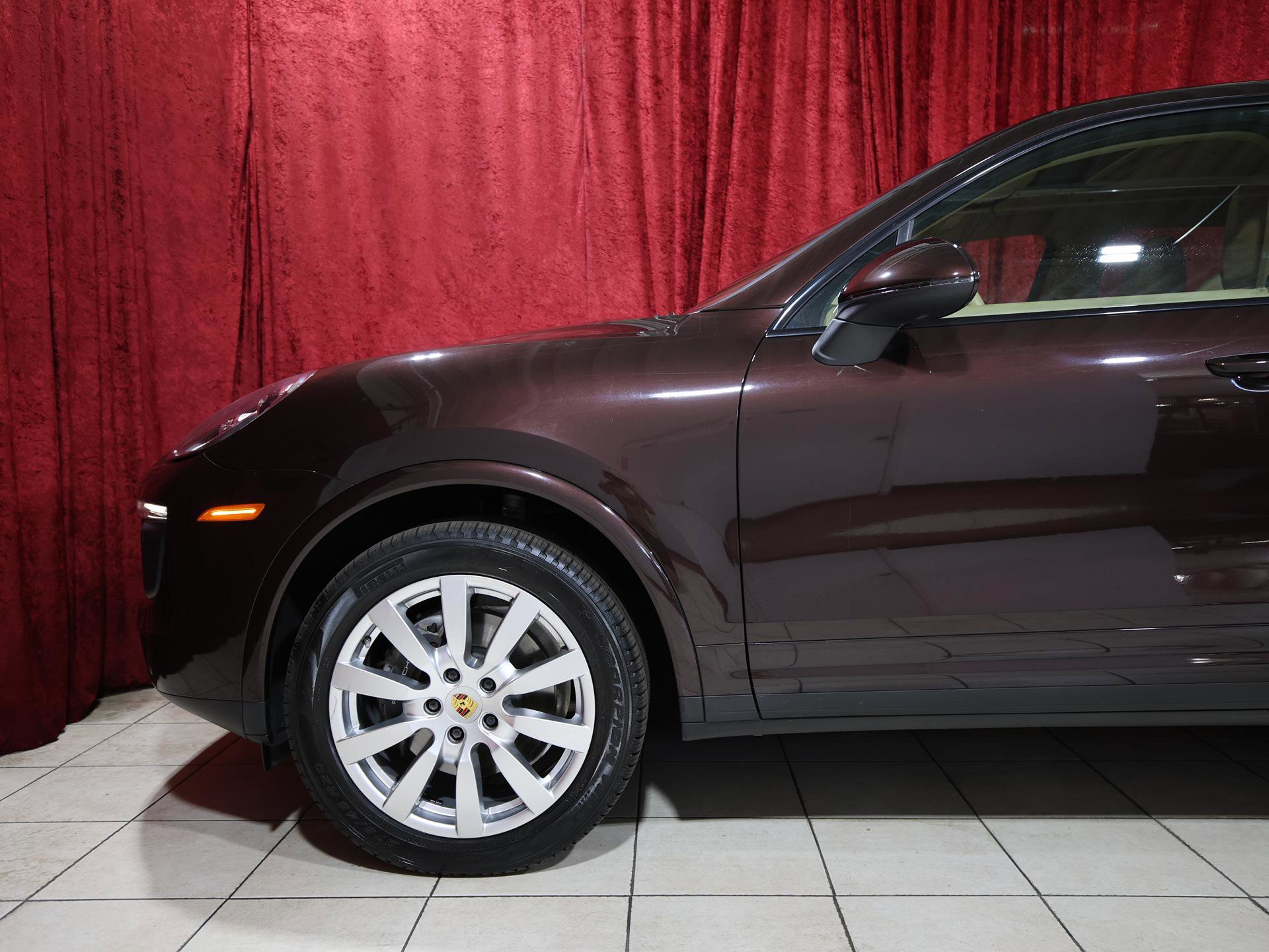 Used 2017 Porsche Cayenne AWD/4WD image 5