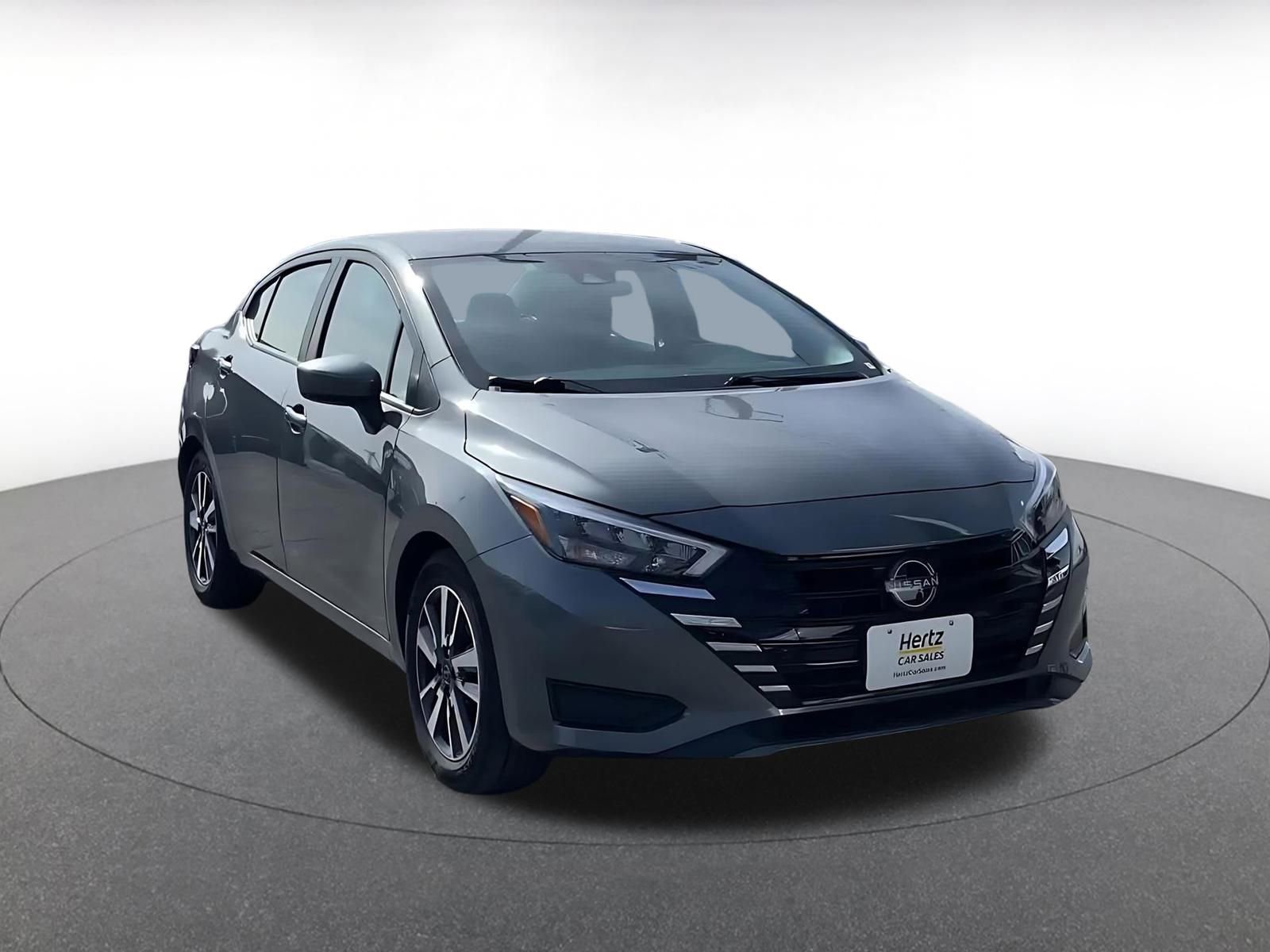 Used 2025 Nissan Versa SV image 3