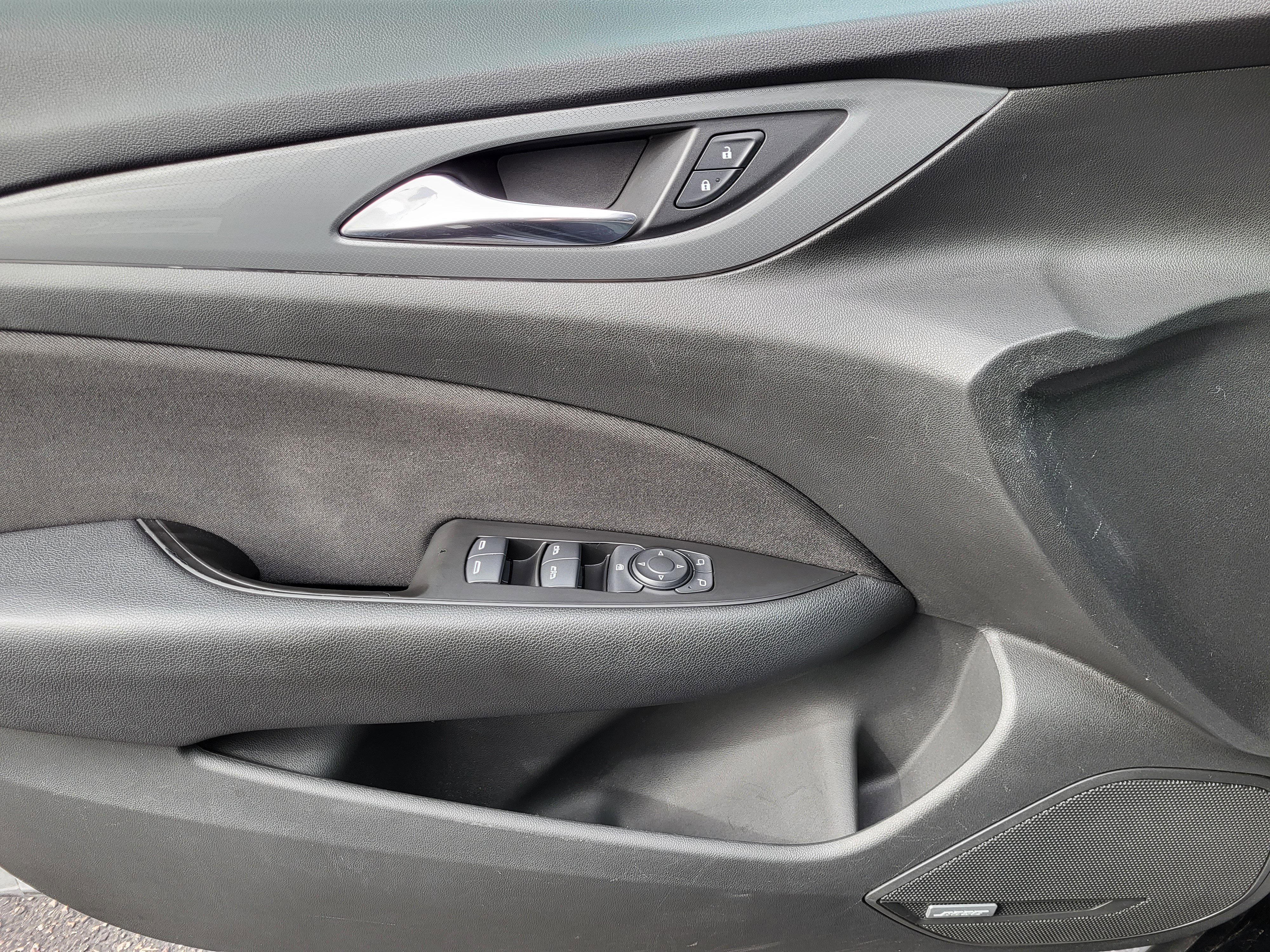 Used 2019 Buick Regal Preferred w/ Sights and Sounds Package image 7