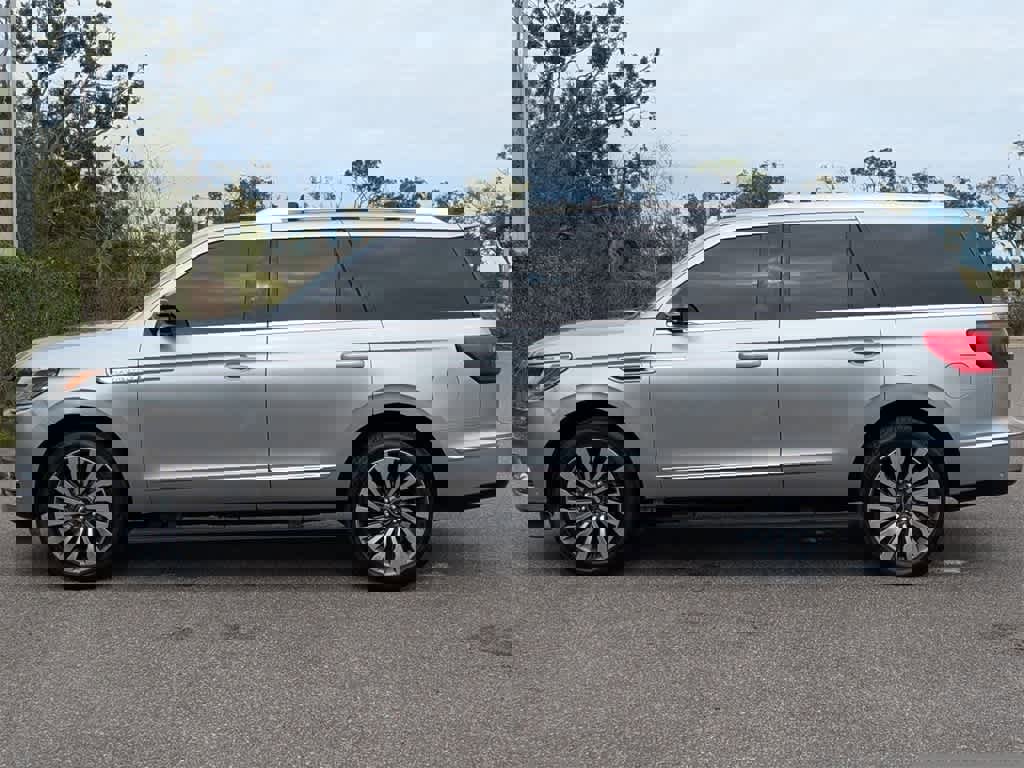Used 2020 Lincoln Navigator Reserve w/ Luxury Package image 2
