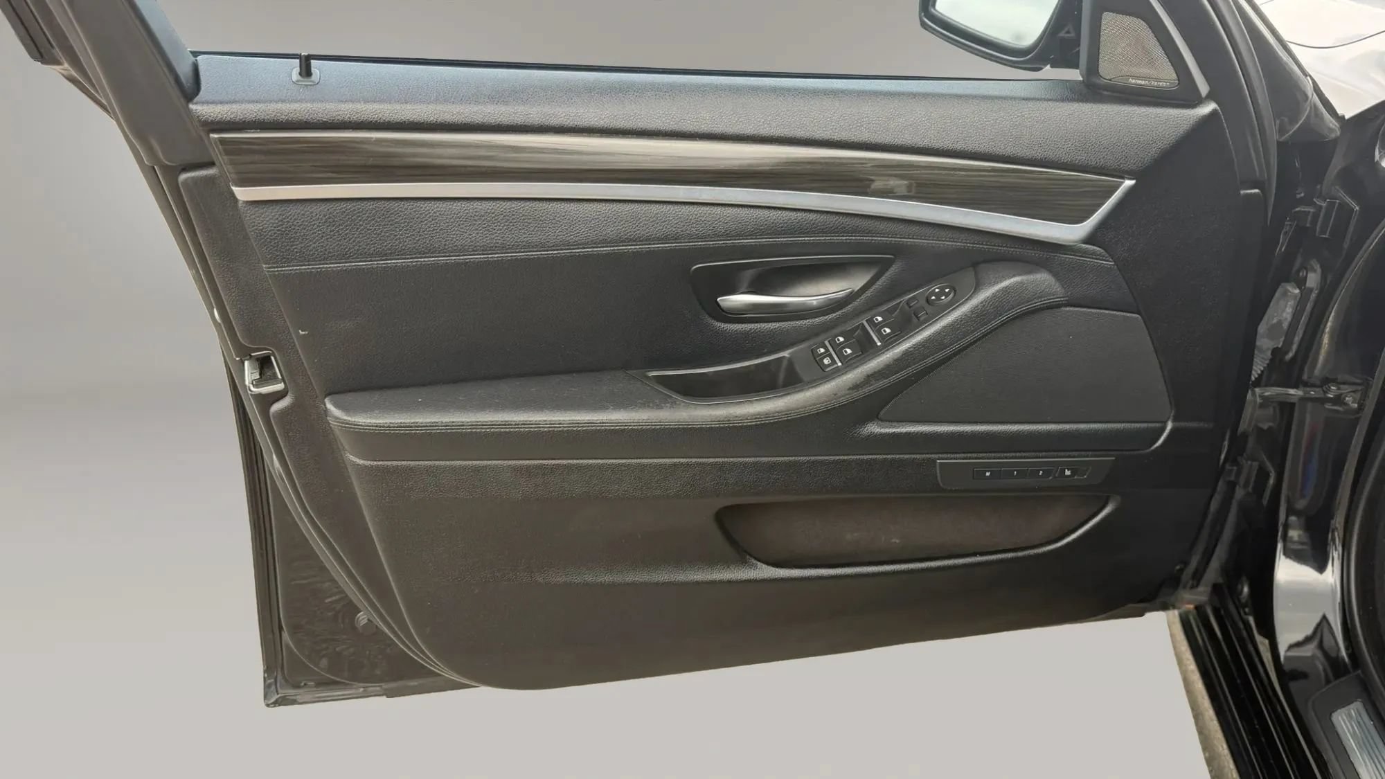 Used 2014 BMW 550i xDrive Sedan AWD/4WD image 9