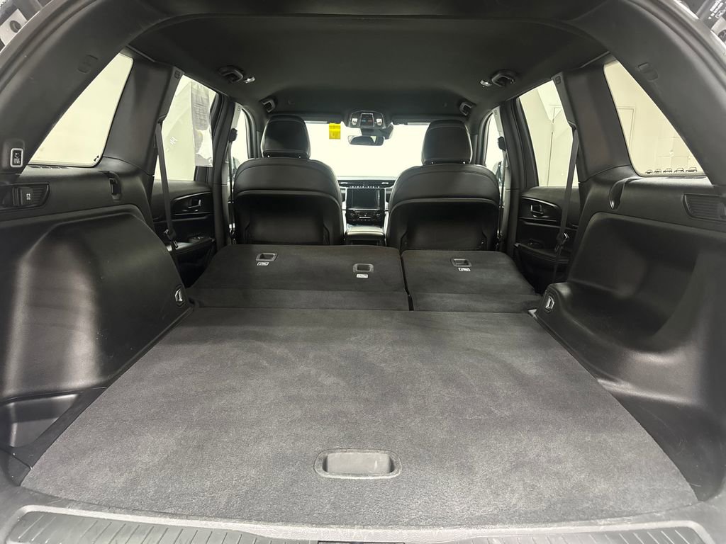 Used 2025 Jeep Grand Cherokee Altitude image 16