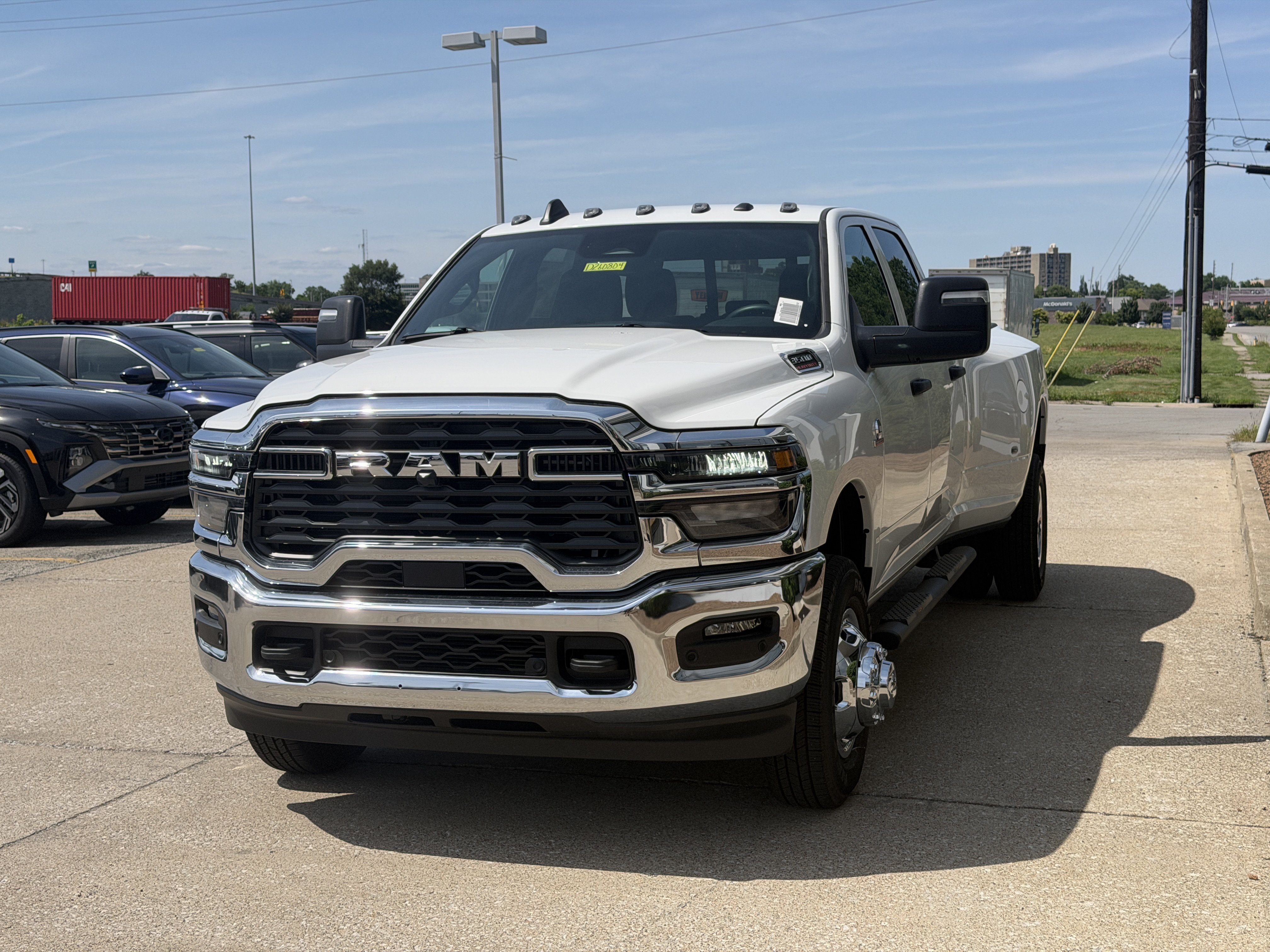 New 2026 RAM 3500 Tradesman AWD/4WD image 18