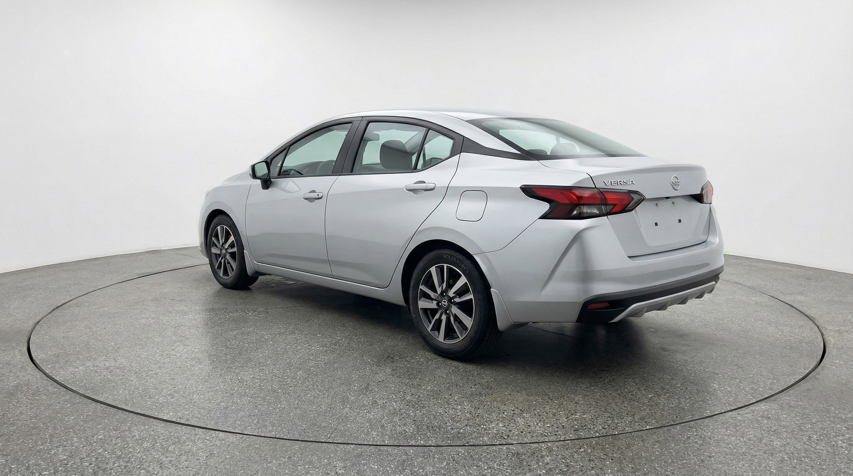 Used 2025 Nissan Versa SV image 6