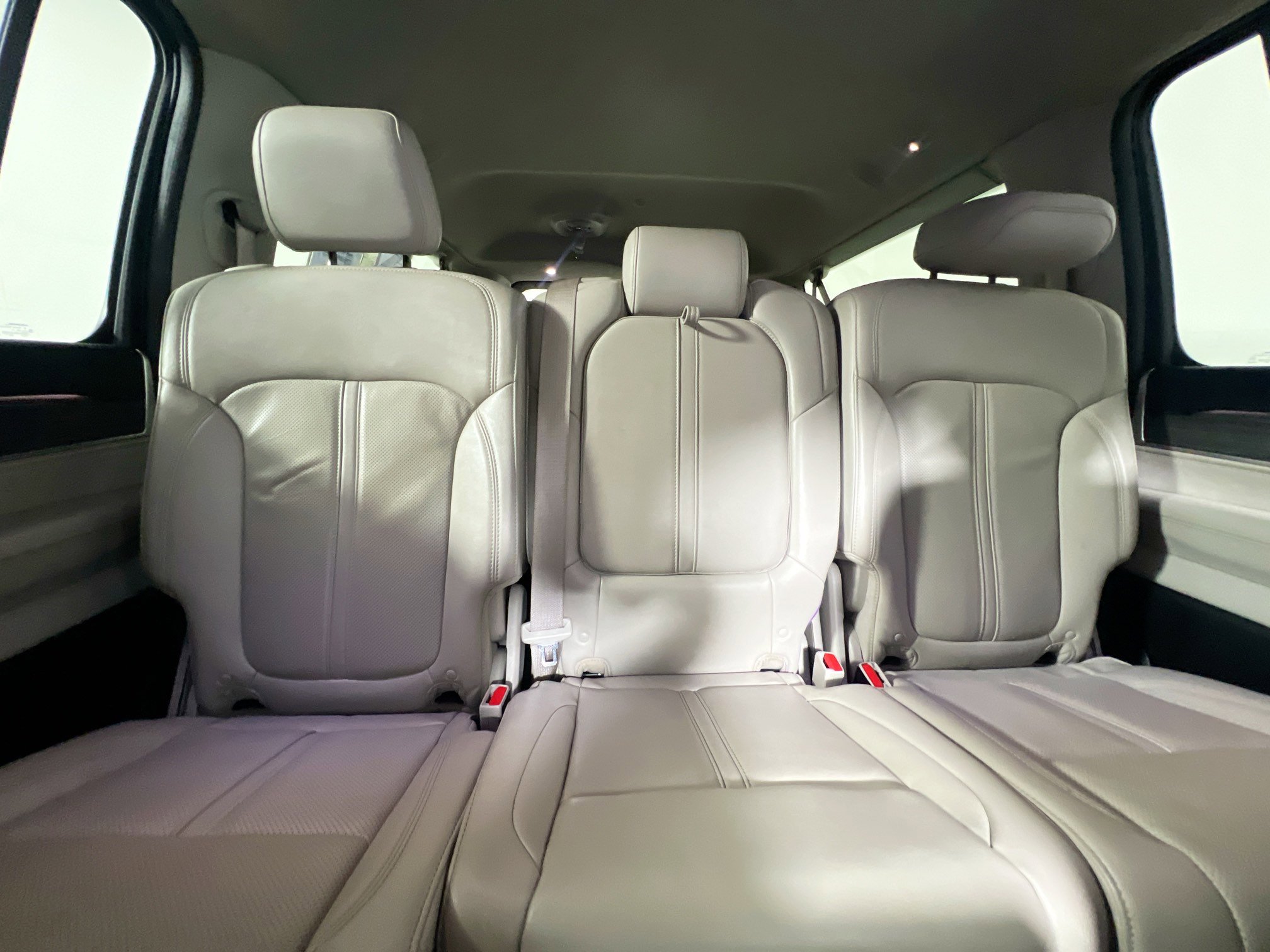 Used 2024 Jeep Wagoneer L Series II image 32