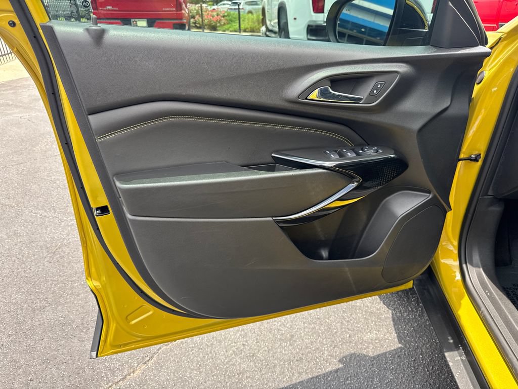 Used 2025 Chevrolet Trax ACTIV w/ Sunroof Package FWD image 11