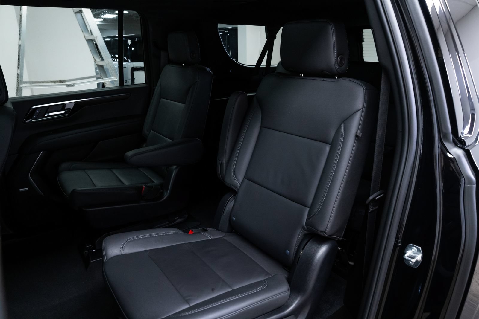 Used 2025 Chevrolet Suburban Z71 w/ Comfort Package AWD/4WD image 19