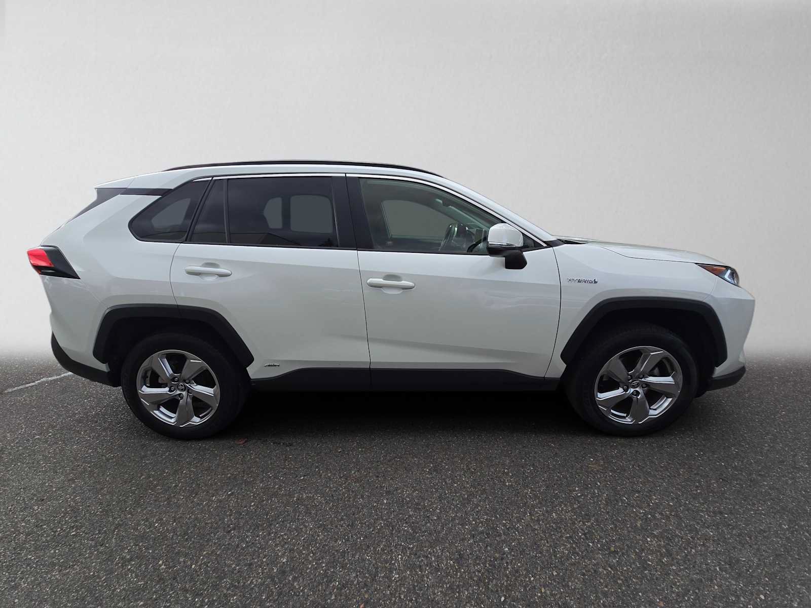 Used 2021 Toyota RAV4 XLE Premium AWD/4WD image 2