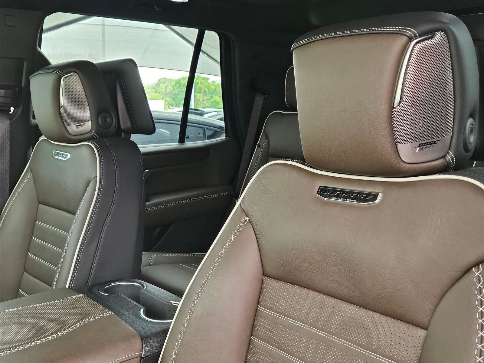 Used 2025 GMC Yukon Denali Ultimate w/ LPO, Floor Liner Package AWD/4WD image 10