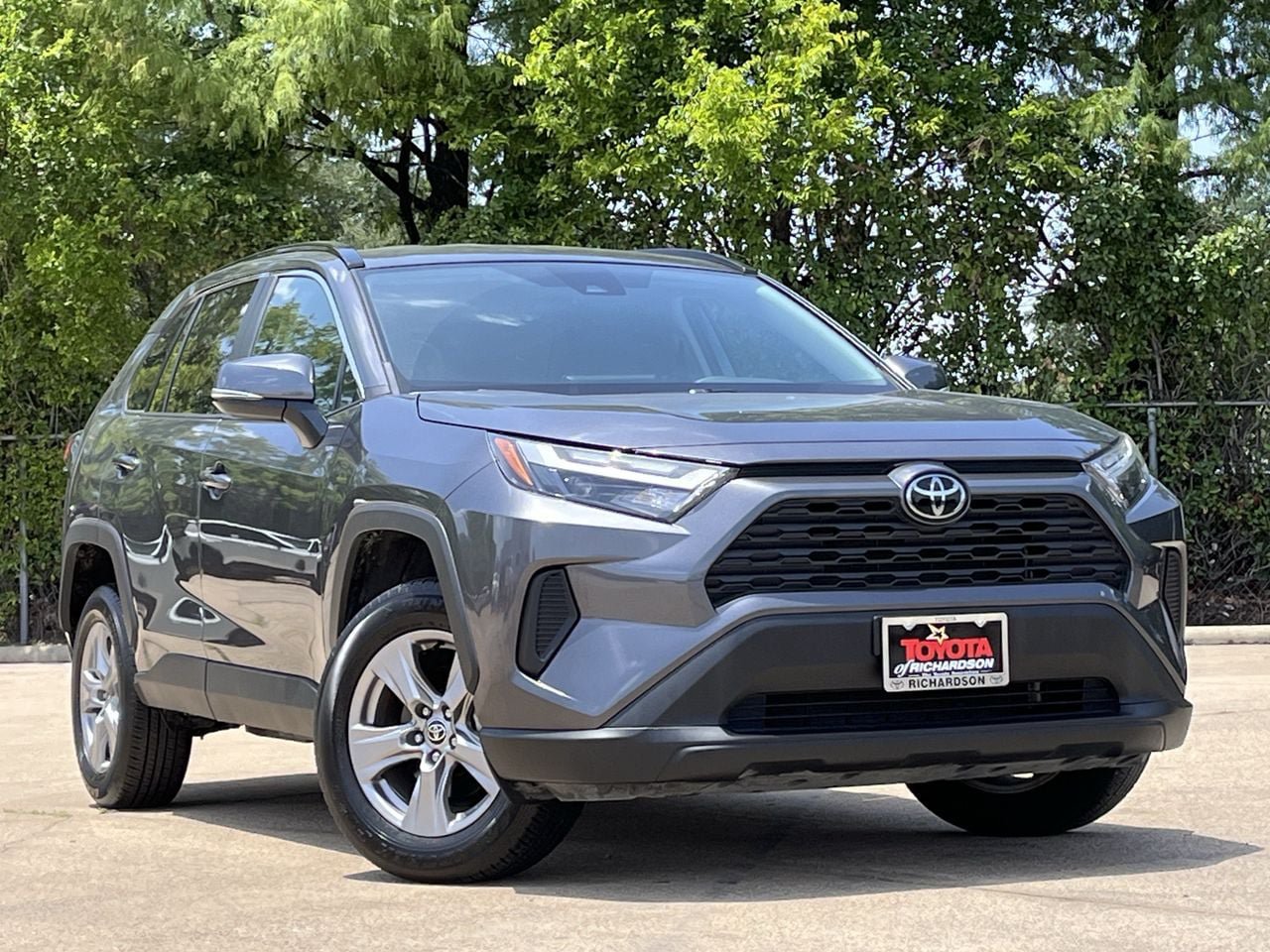 Used 2025 Toyota RAV4 XLE FWD image 2