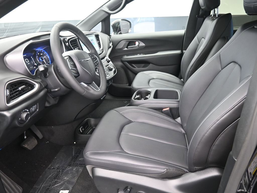 New 2026 Chrysler Voyager LX image 10