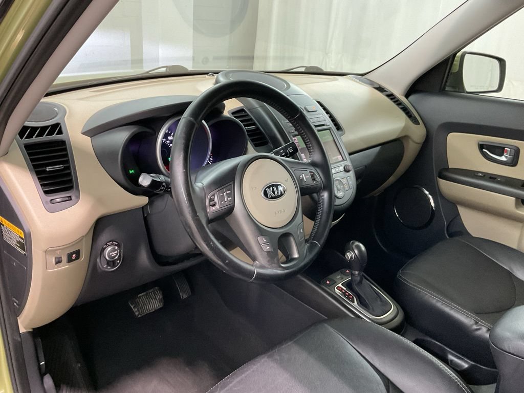 Used 2013 Kia Soul ! w/ Premium Pkg FWD image 17