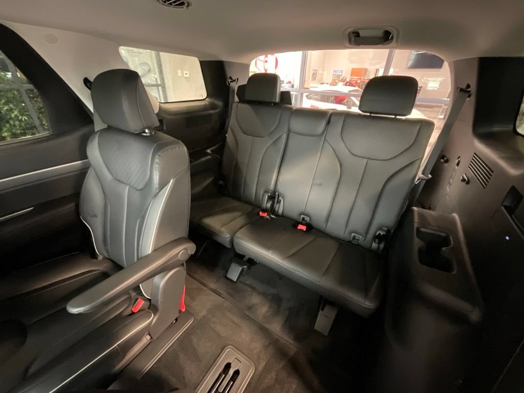 Used 2025 Hyundai Palisade SEL FWD image 23