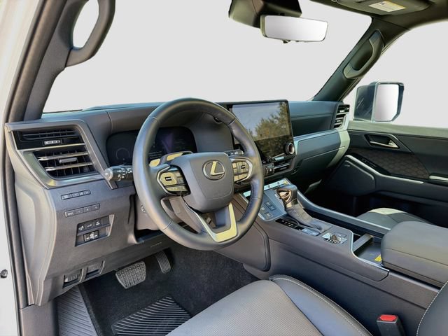 Used 2025 Lexus GX 550 w/ Accessory Package (Z1) AWD/4WD image 28