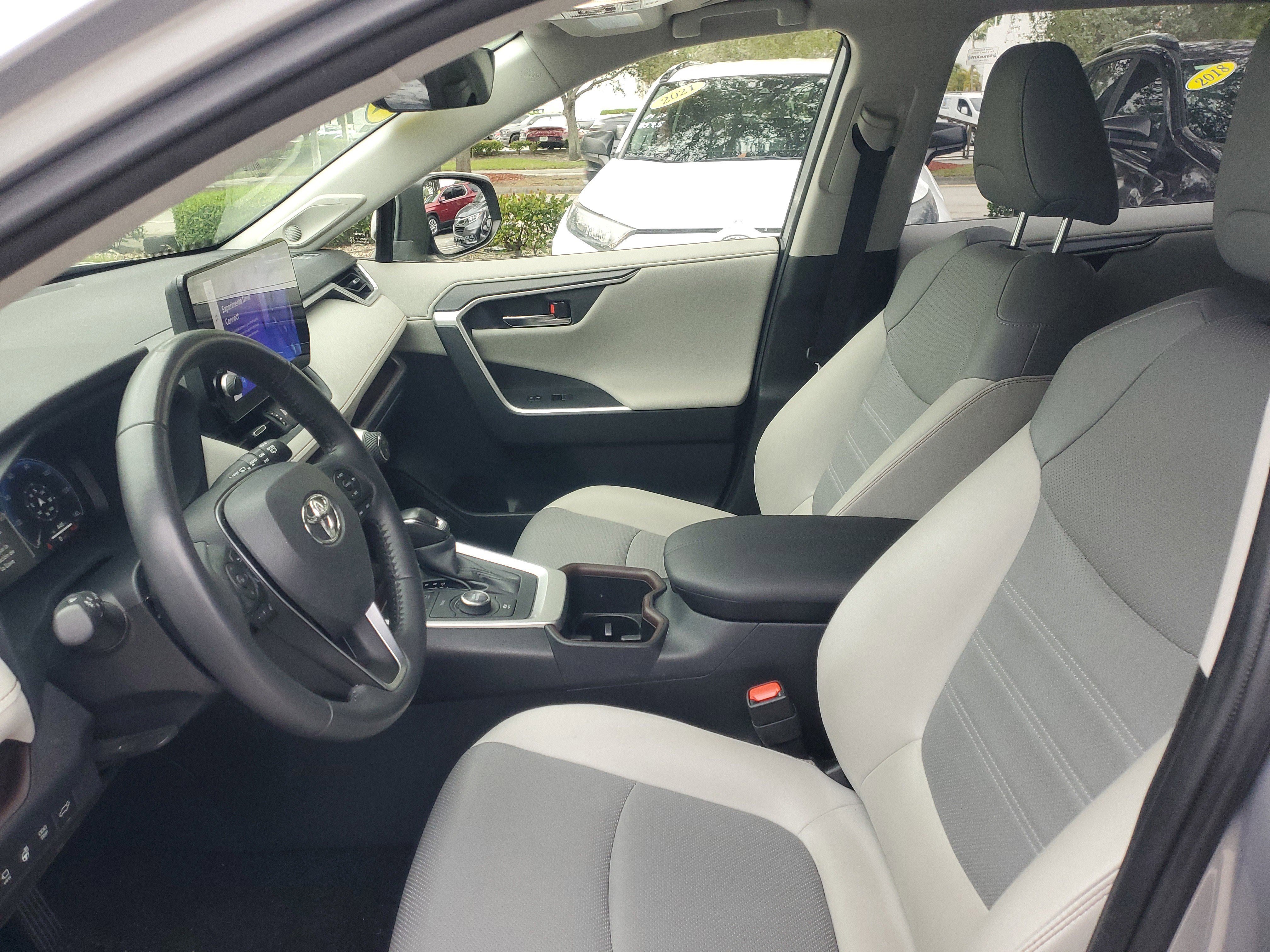 Used 2023 Toyota RAV4 Limited image 13