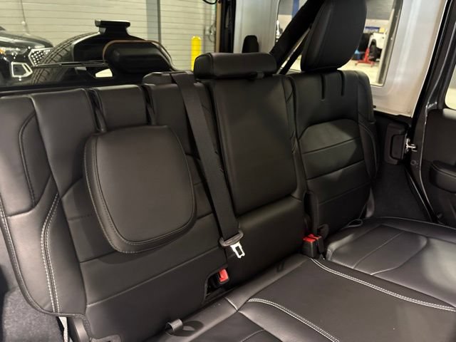 Used 2022 Jeep Wrangler Unlimited Sahara w/ Cold Weather Group AWD/4WD image 27