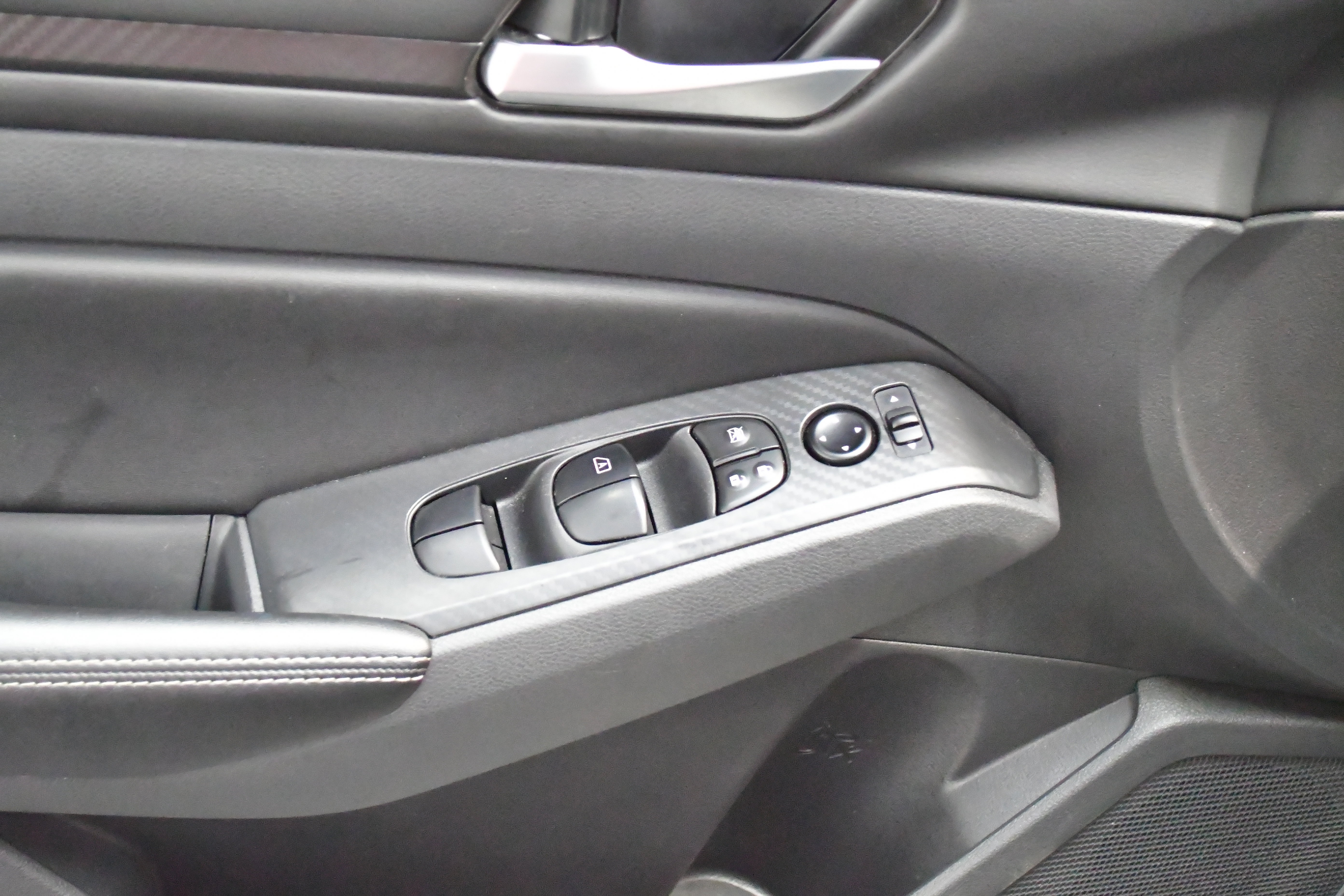 Used 2025 Nissan Altima 2.5 SV FWD image 15