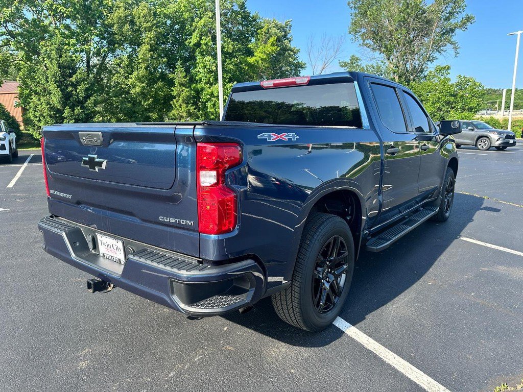Used 2022 Chevrolet Silverado 1500 Custom AWD/4WD image 3