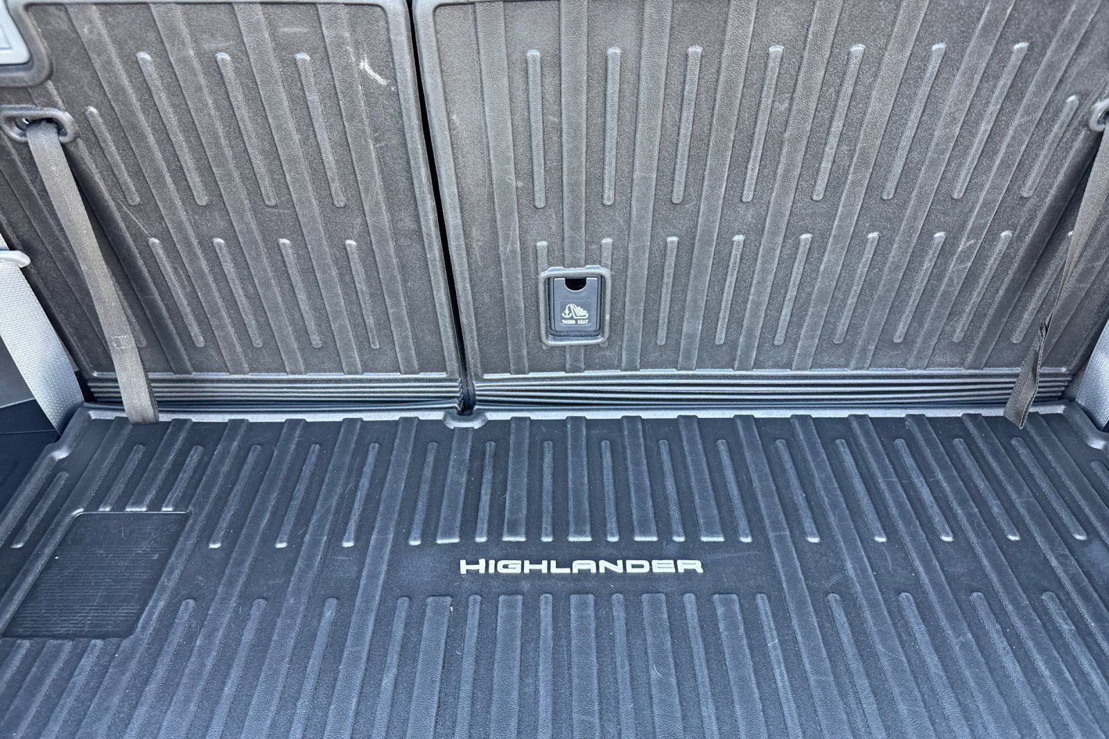 Used 2023 Toyota Highlander XLE image 17