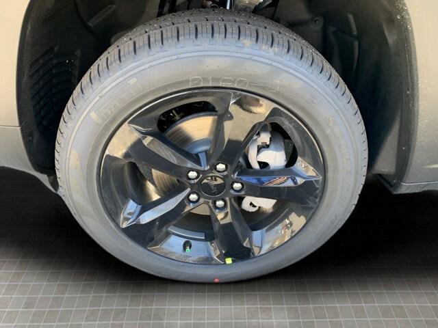 Certified 2025 Jeep Grand Cherokee Limited w/ Luxury Tech Group II AWD/4WD image 11