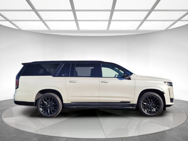 Used 2022 Cadillac Escalade ESV Premium Luxury AWD/4WD image 3