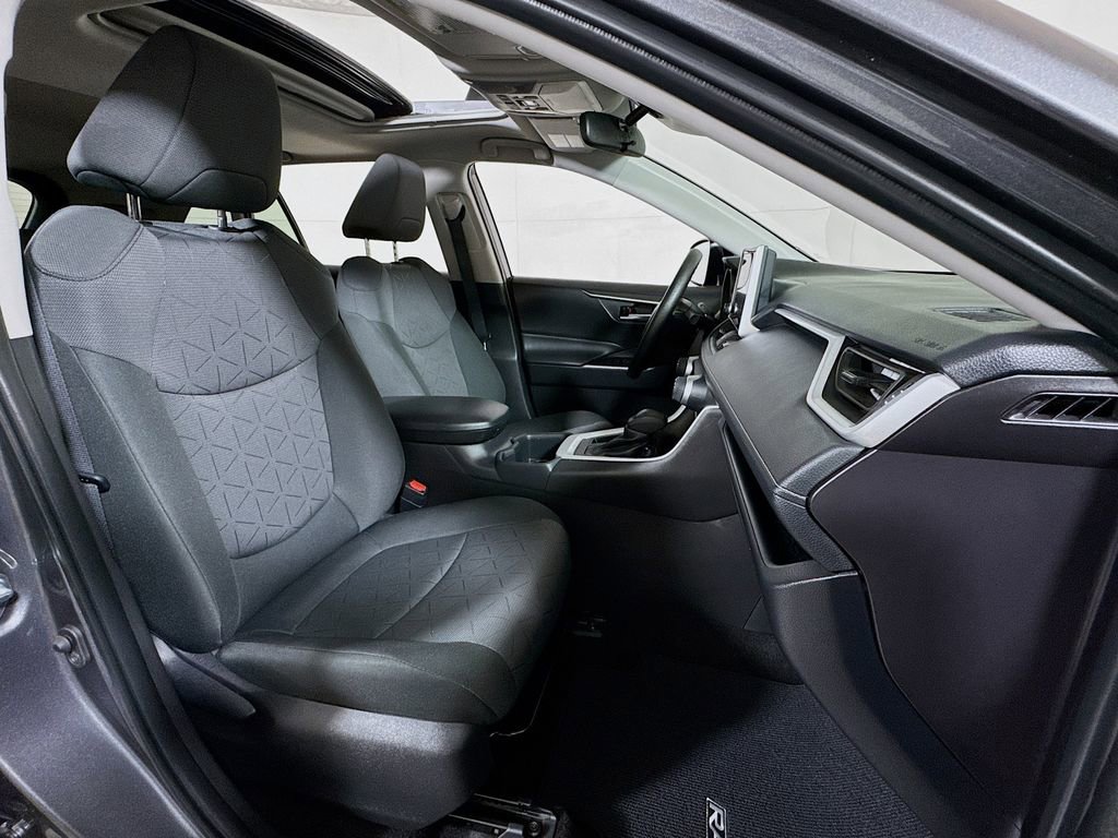 Used 2025 Toyota RAV4 XLE w/ Convenience Package FWD image 26