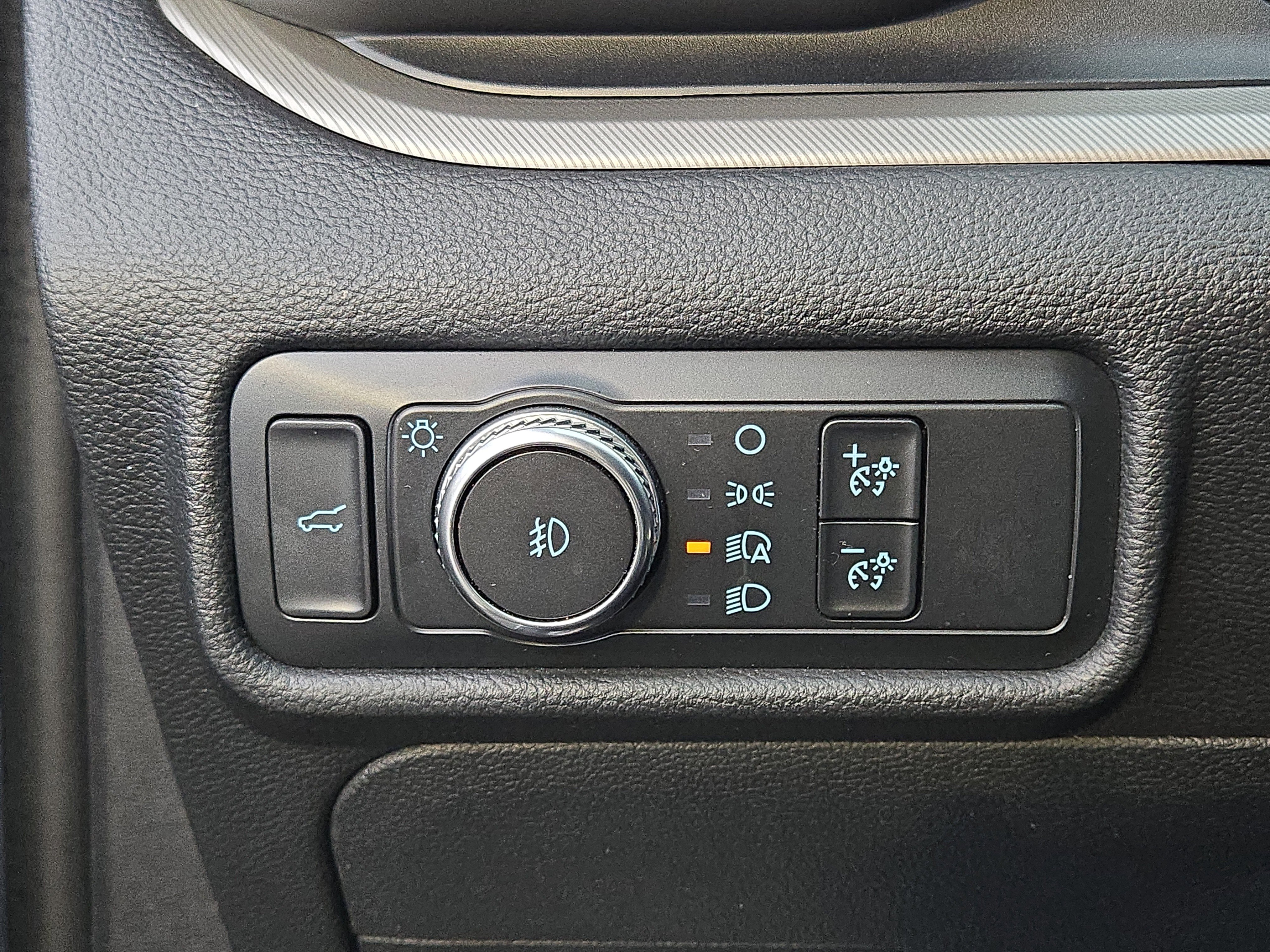 Used 2020 Ford Explorer XLT w/ Equipment Group 202A image 26