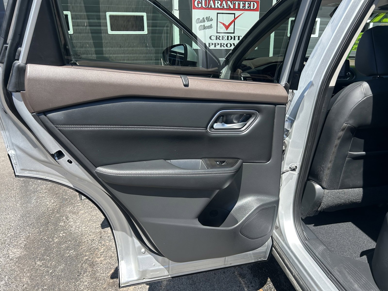 Used 2021 Nissan Rogue SV w/ Premium Package image 37