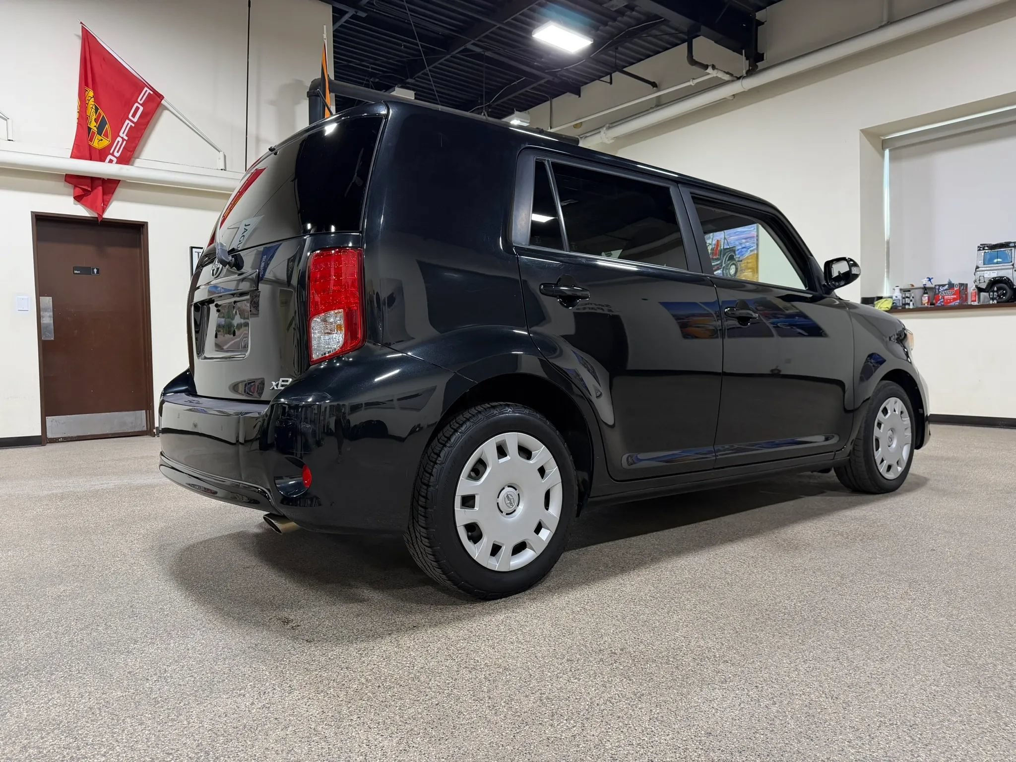 Used 2015 Scion xB FWD image 5