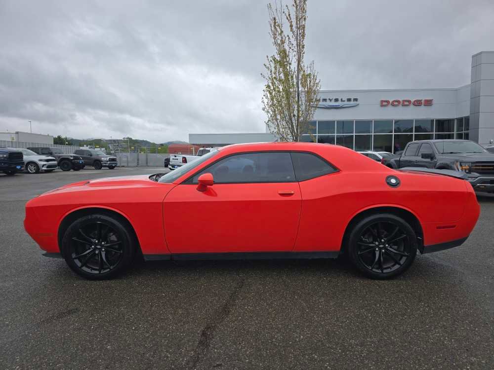 Used 2017 Dodge Challenger SXT w/ Blacktop Package image 2