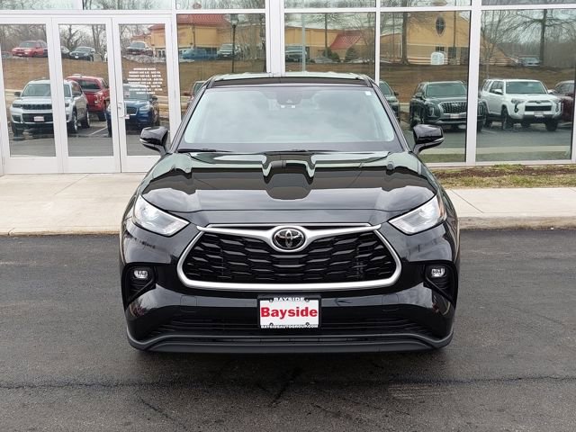 Used 2024 Toyota Highlander LE image 5