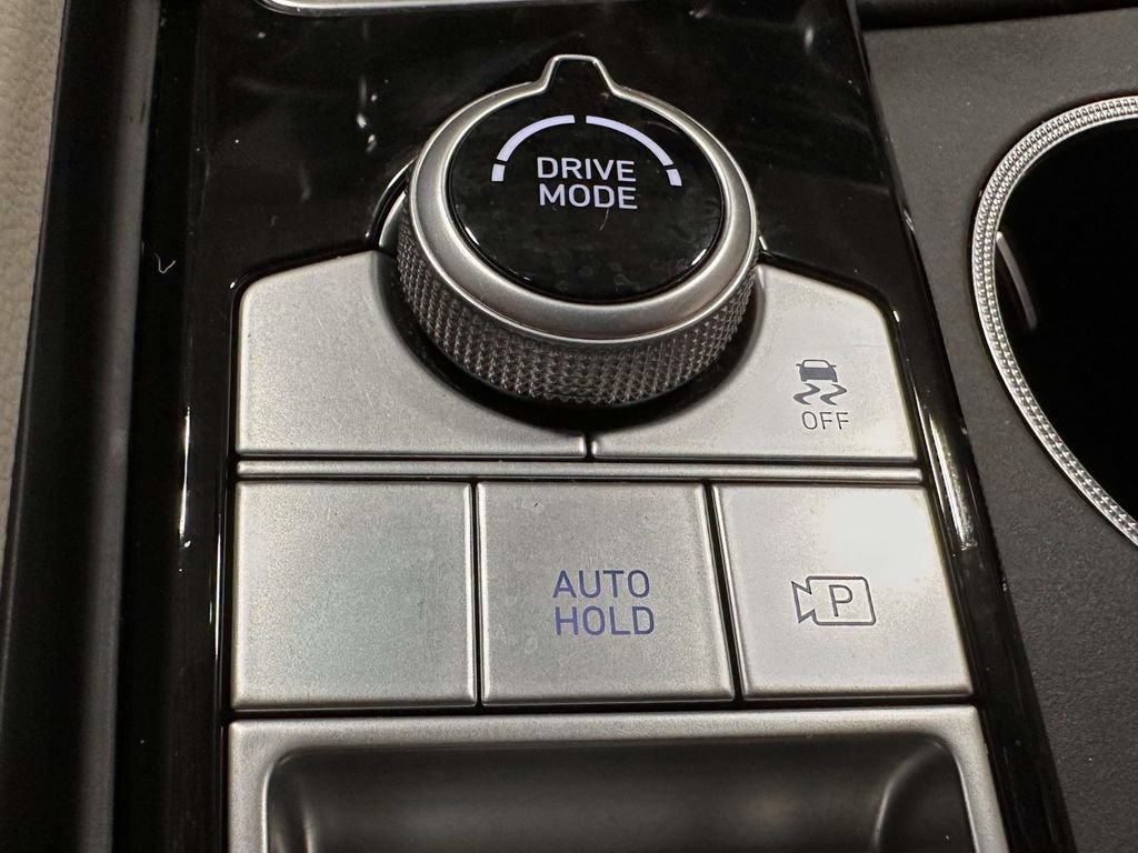 Used 2023 Genesis G70 2.0T AWD/4WD image 32