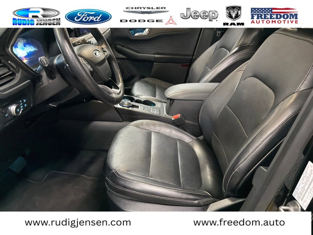 Used 2020 Ford Escape Titanium image 10