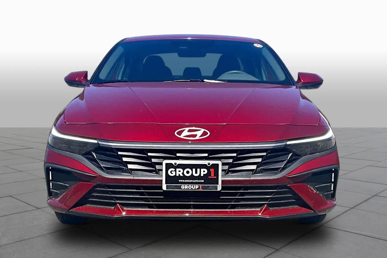Used 2025 Hyundai Elantra SE w/ Cargo Package FWD image 4