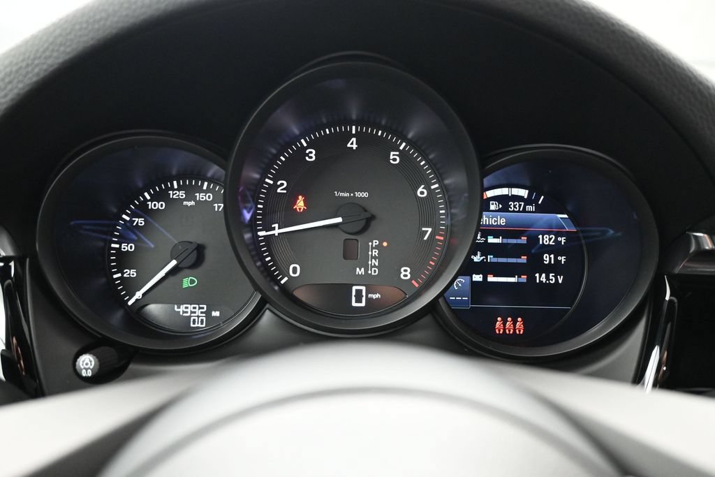 Used 2025 Porsche Macan AWD/4WD image 19