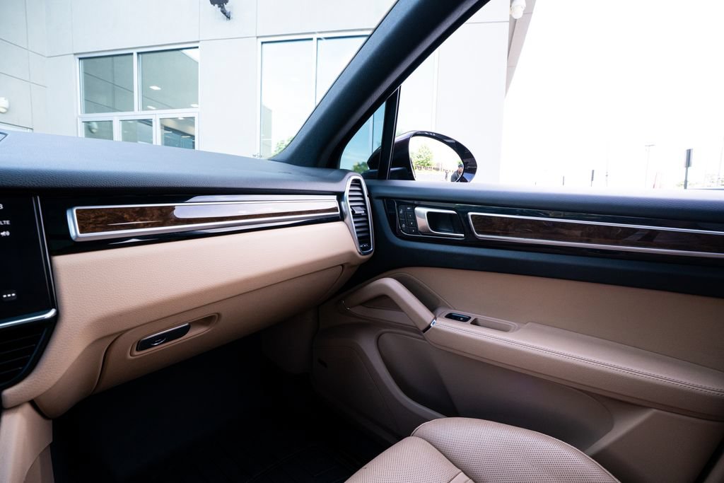 Used 2023 Porsche Cayenne Platinum Edition AWD/4WD image 42